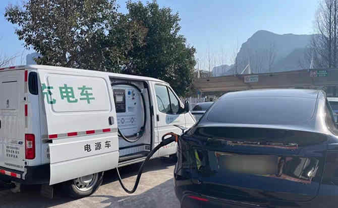 绥棱汽车搭电